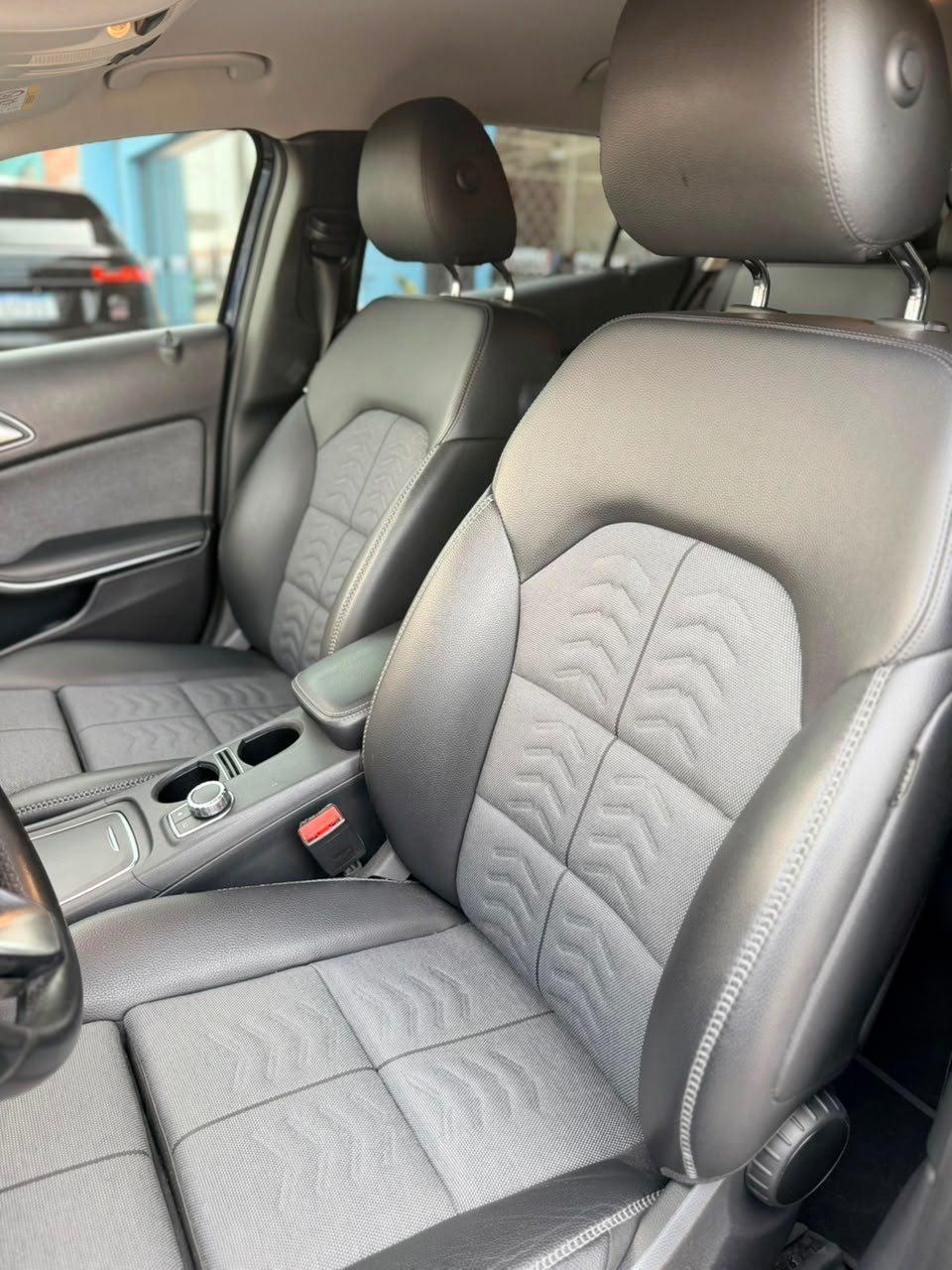 MERCEDES-BENZ GLA 200 - Foto