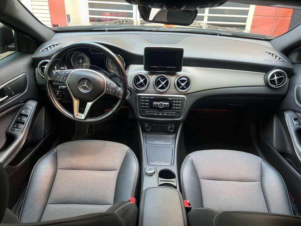 MERCEDES-BENZ GLA 200 - Foto