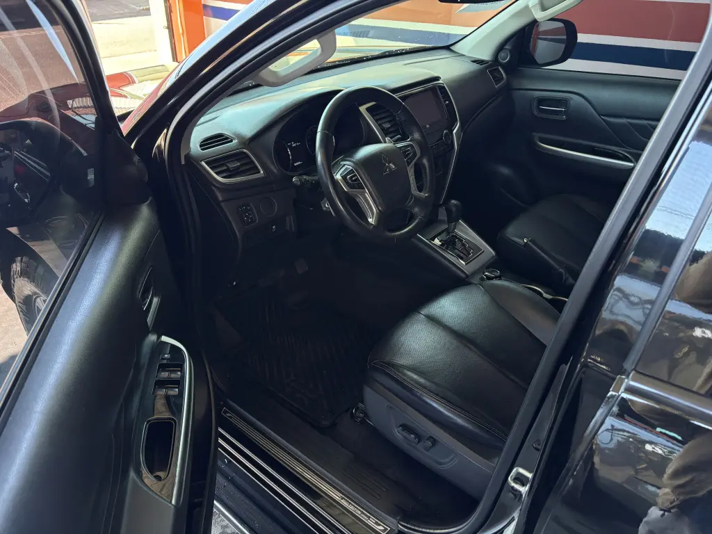 MITSUBISHI L 200 - Foto