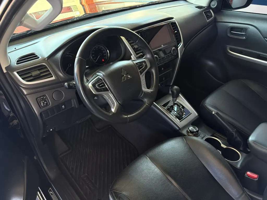 MITSUBISHI L 200 - Foto