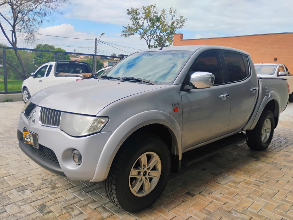 MITSUBISHI L 200 Triton - Foto