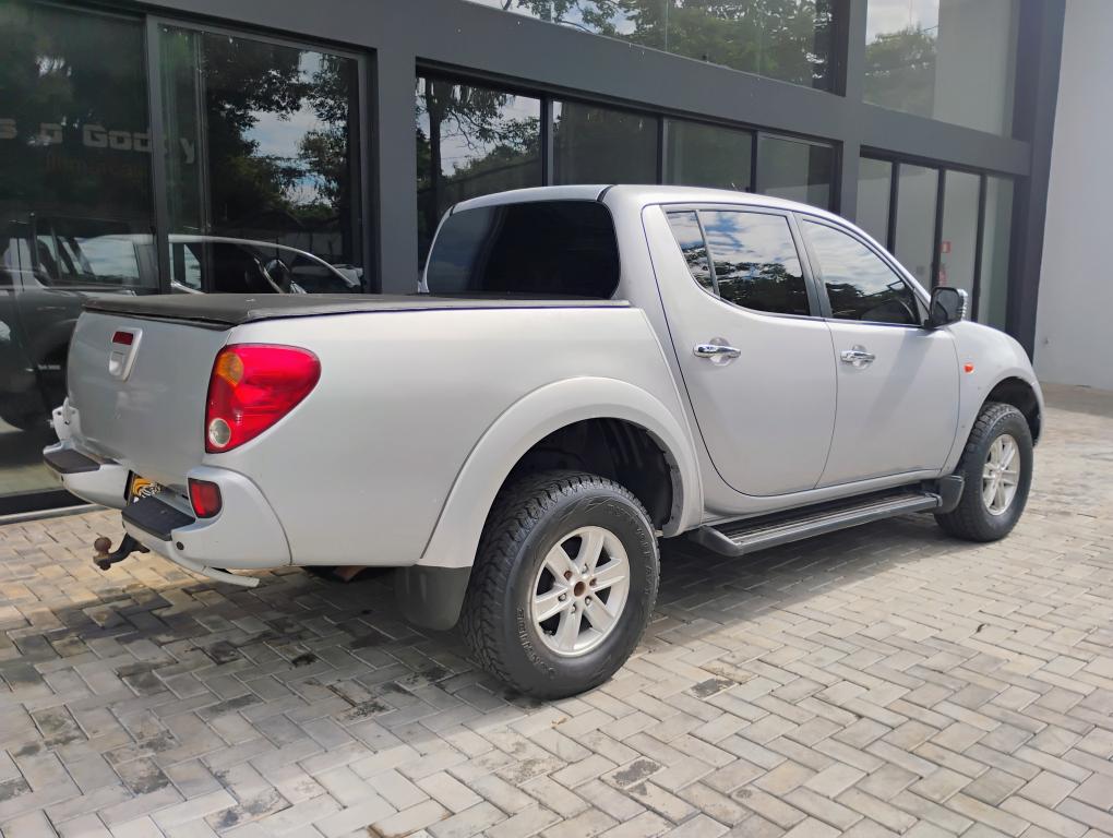 MITSUBISHI L 200 Triton - Foto