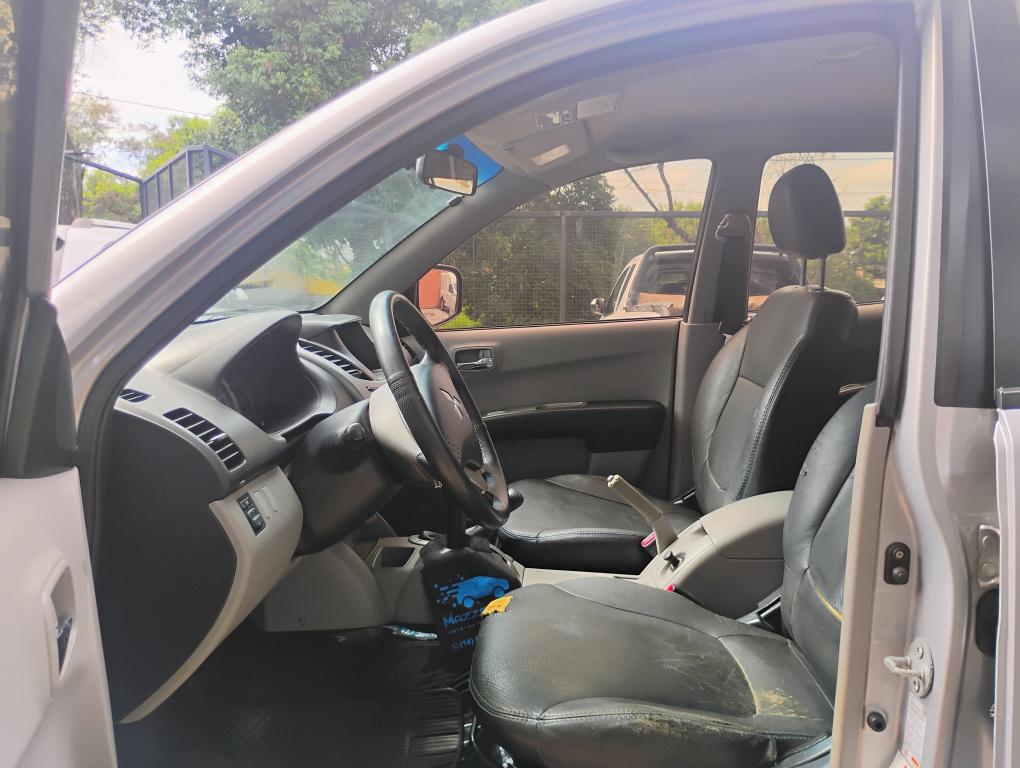 MITSUBISHI L 200 Triton - Foto