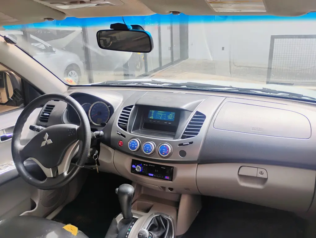 MITSUBISHI L 200 Triton - Foto