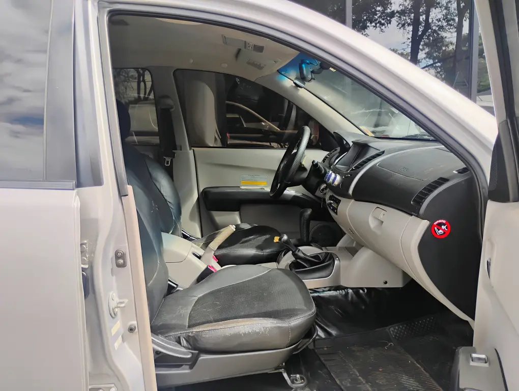 MITSUBISHI L 200 Triton - Foto