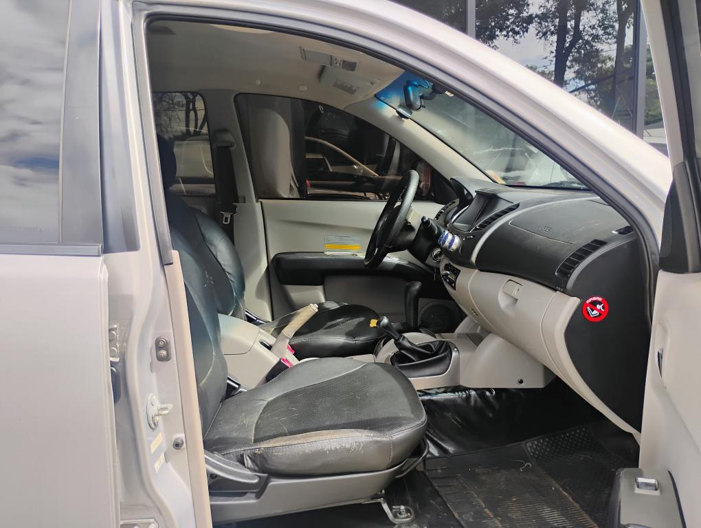 MITSUBISHI L 200 Triton - Foto