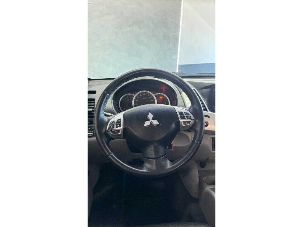 MITSUBISHI L 200 Triton - Foto