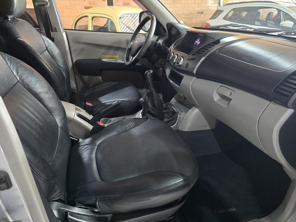 MITSUBISHI L 200 Triton - Foto