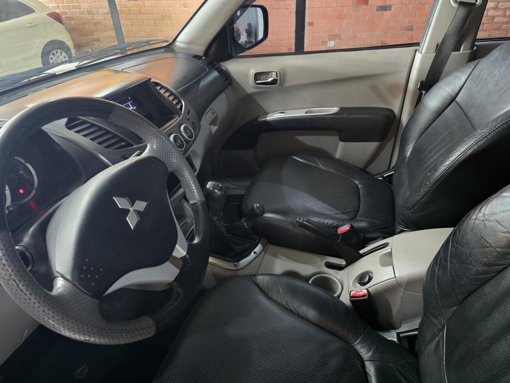 MITSUBISHI L 200 Triton - Foto