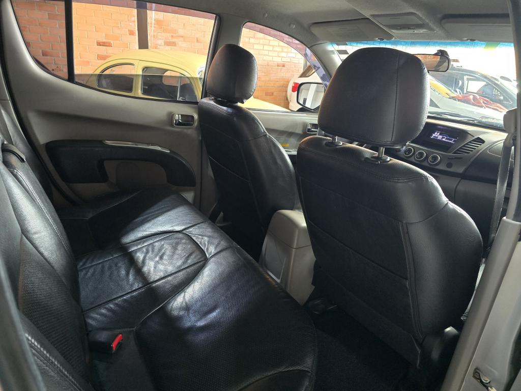 MITSUBISHI L 200 Triton - Foto