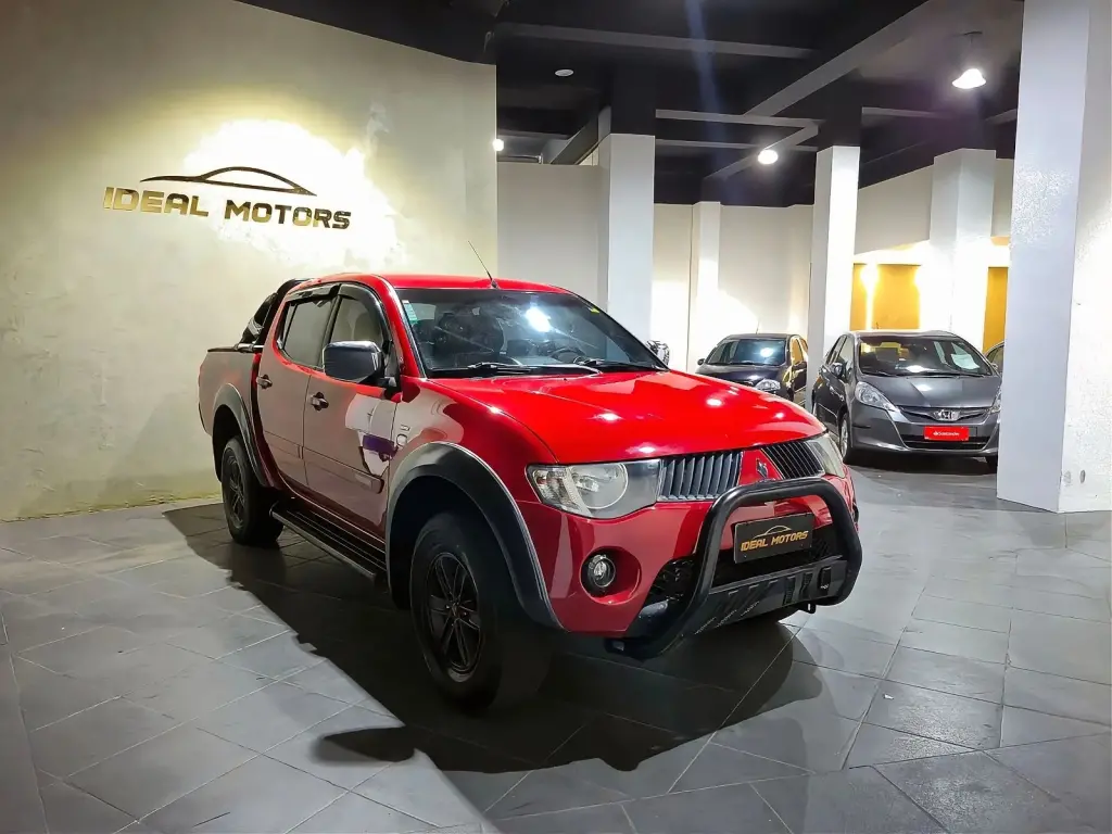 MITSUBISHI L 200 Triton - Foto