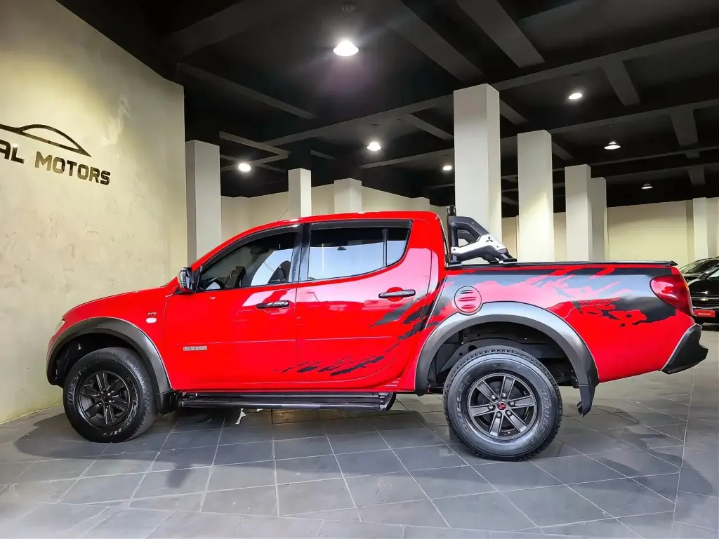 MITSUBISHI L 200 Triton - Foto
