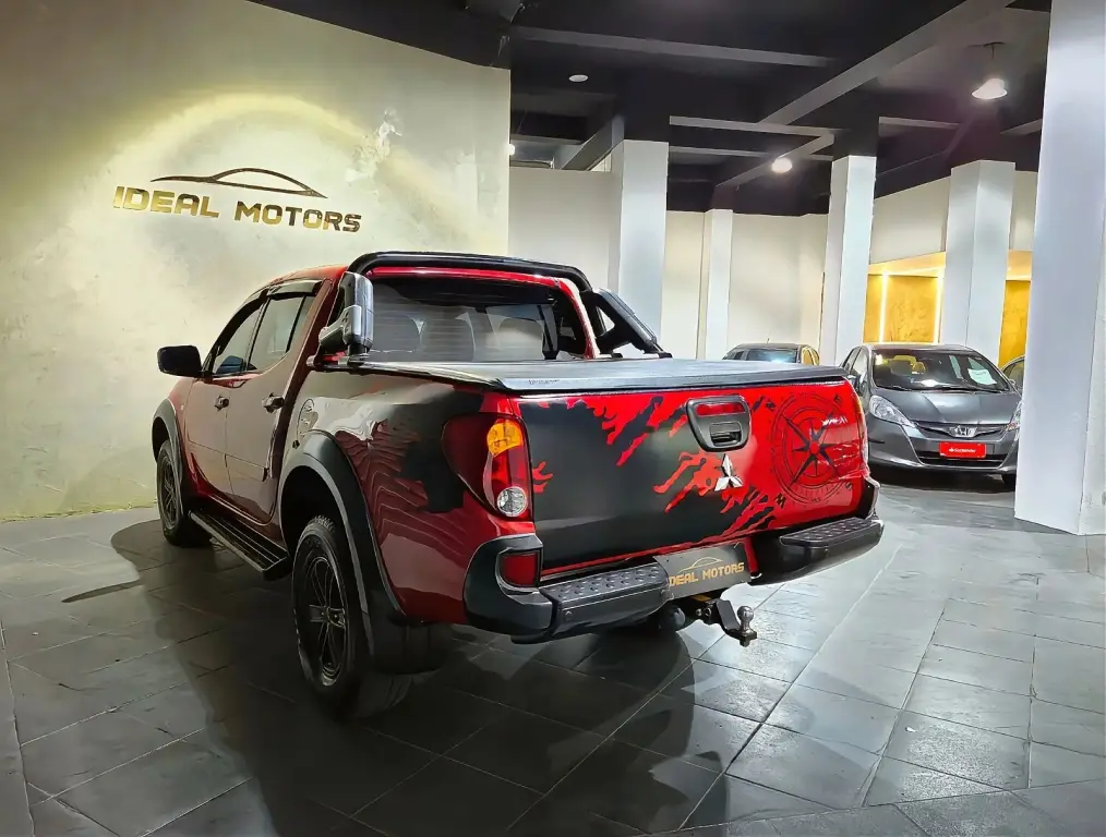 MITSUBISHI L 200 Triton - Foto