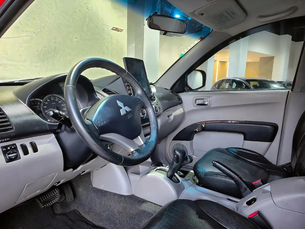 MITSUBISHI L 200 Triton - Foto