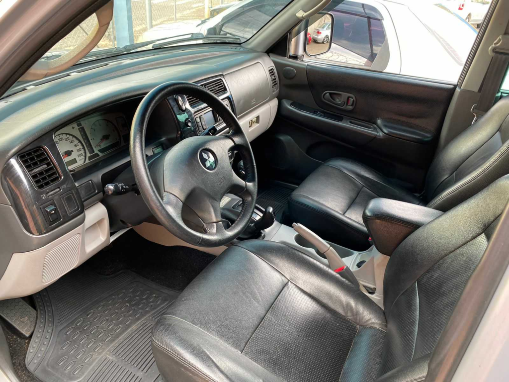 MITSUBISHI Pajero Sport - Foto