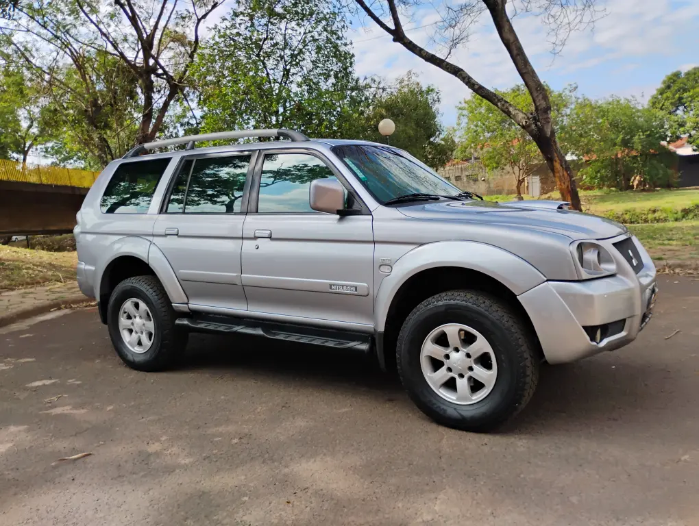 MITSUBISHI Pajero Sport - Foto