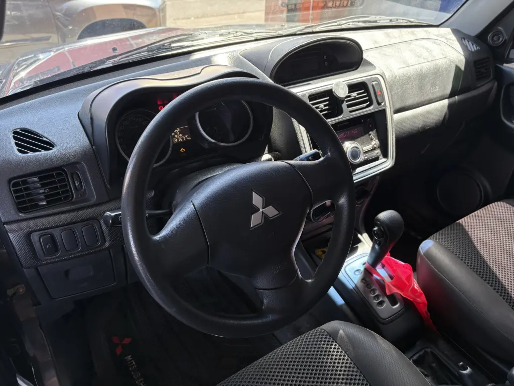 MITSUBISHI Pajero TR4 - Foto