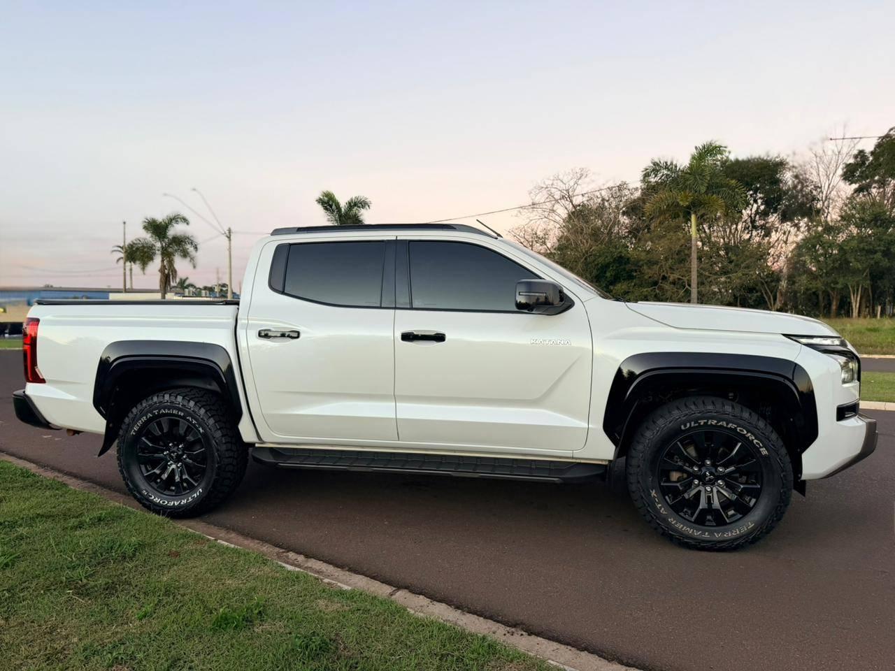 MITSUBISHI Triton - Foto