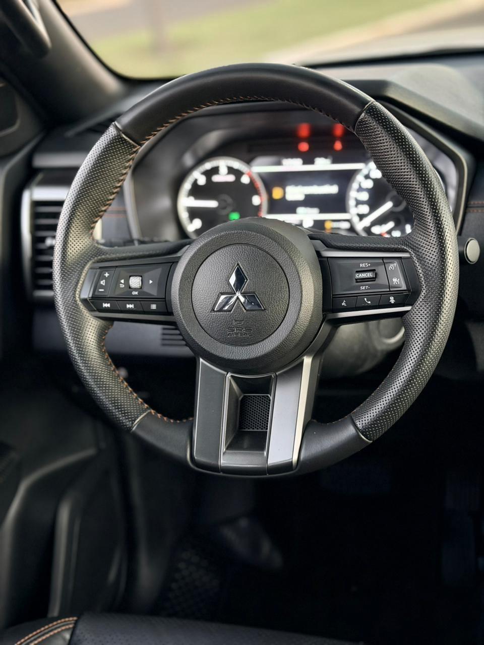 MITSUBISHI Triton - Foto