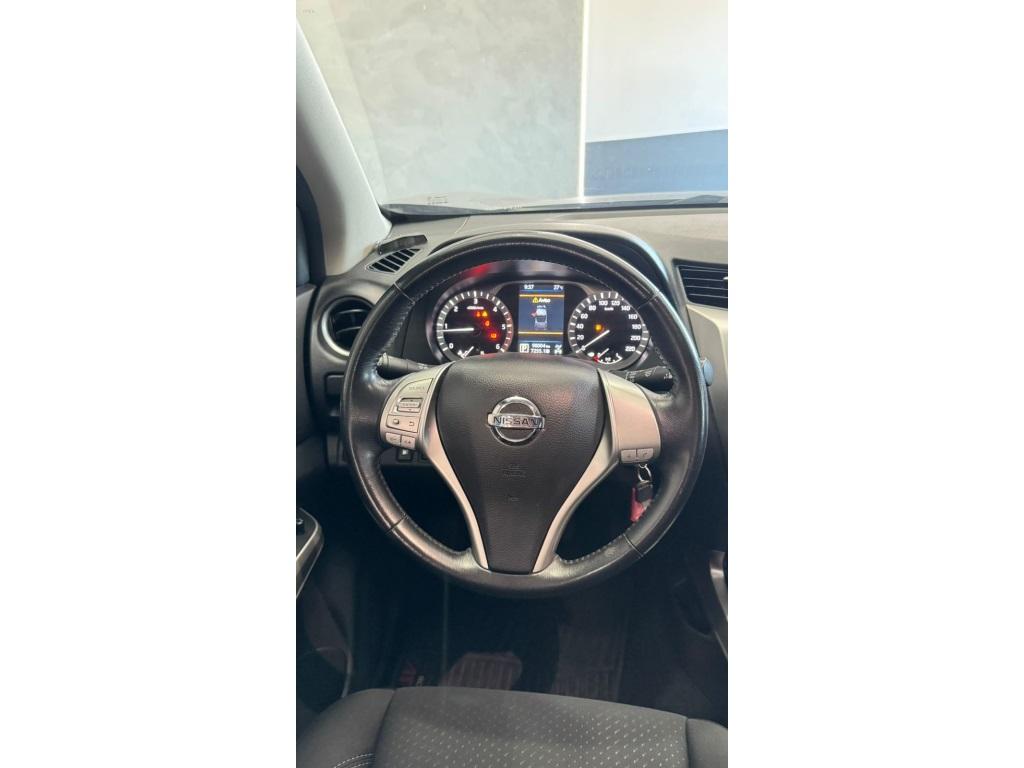 NISSAN Frontier - Foto