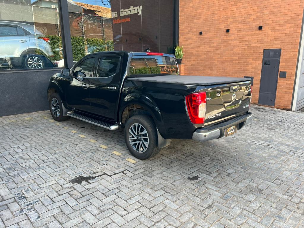 NISSAN Frontier - Foto
