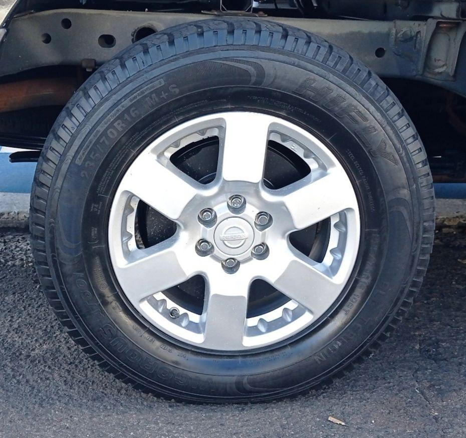 NISSAN Frontier - Foto