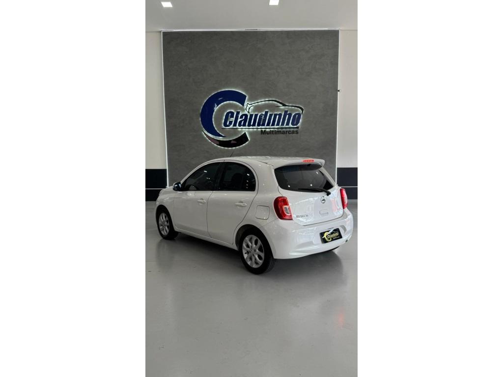 NISSAN March - Foto