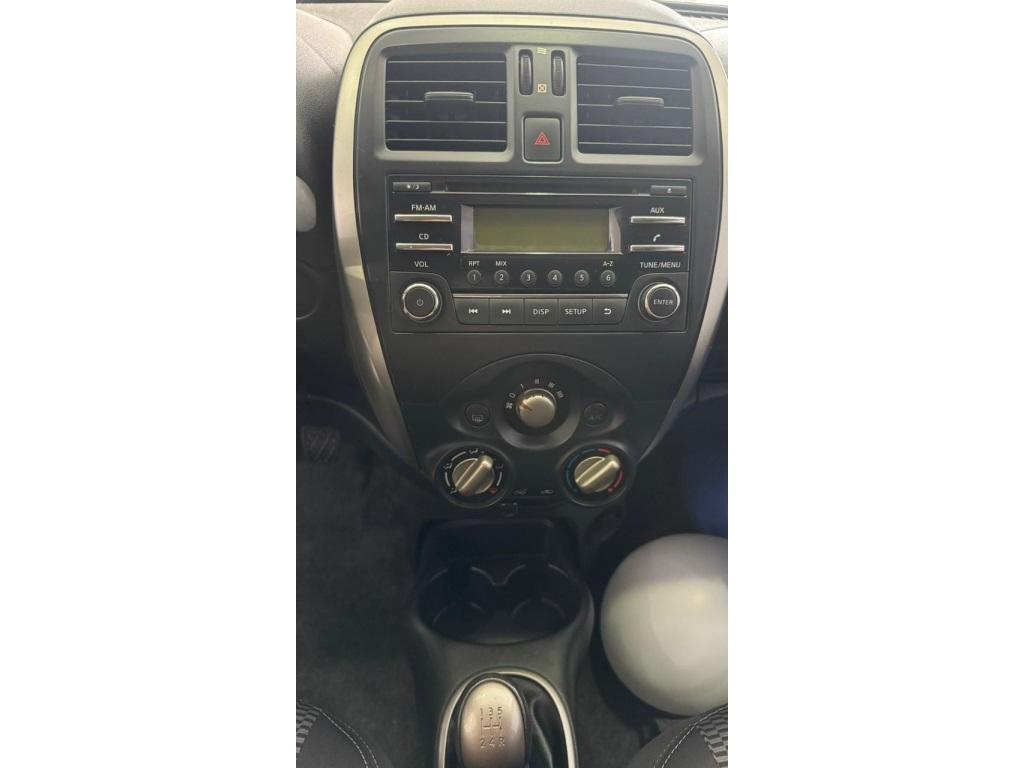 NISSAN March - Foto