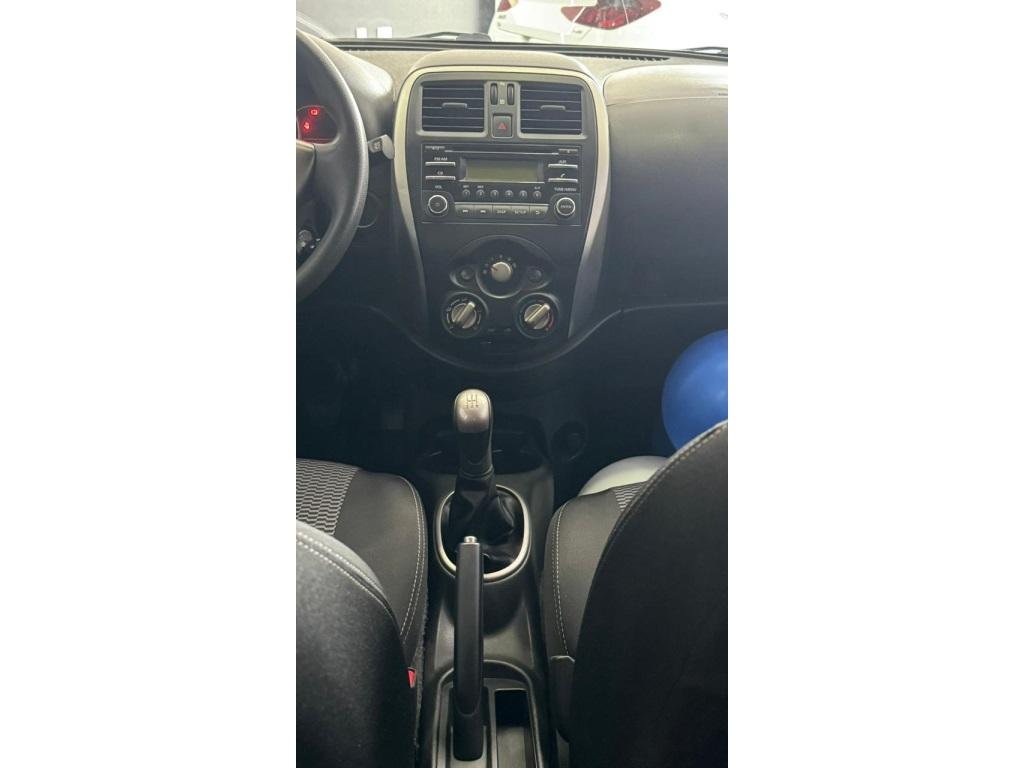 NISSAN March - Foto