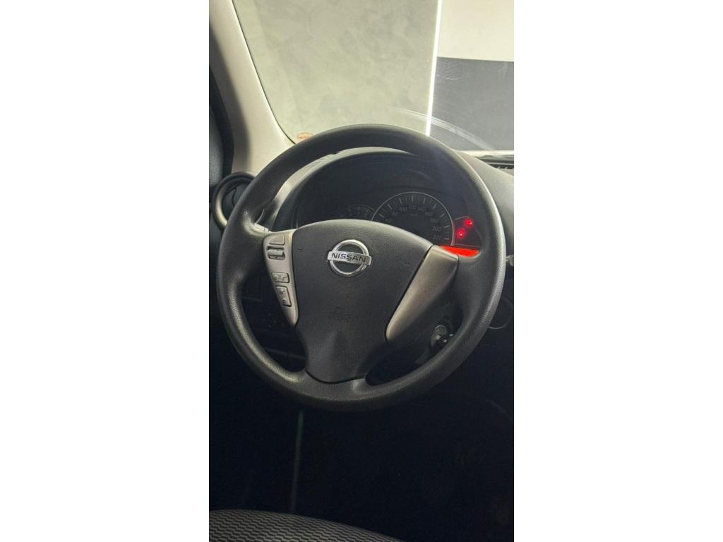 NISSAN March - Foto