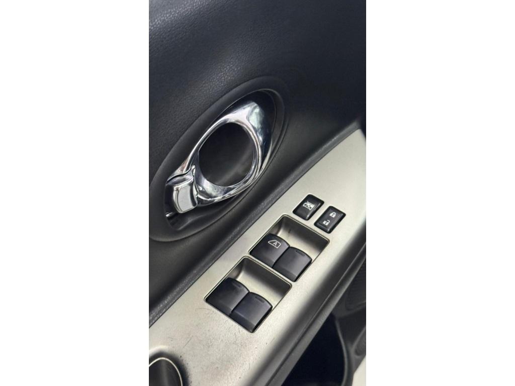 NISSAN March - Foto