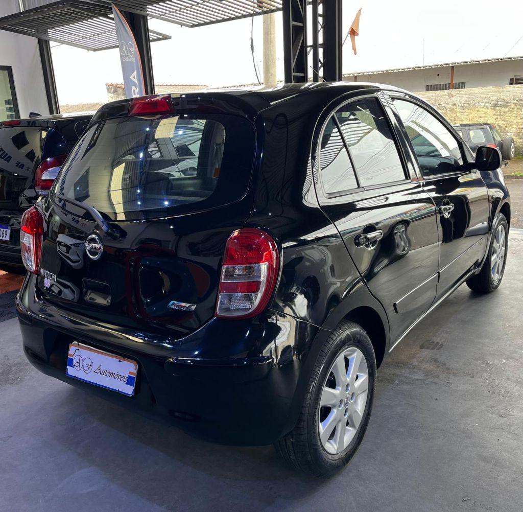 NISSAN March - Foto