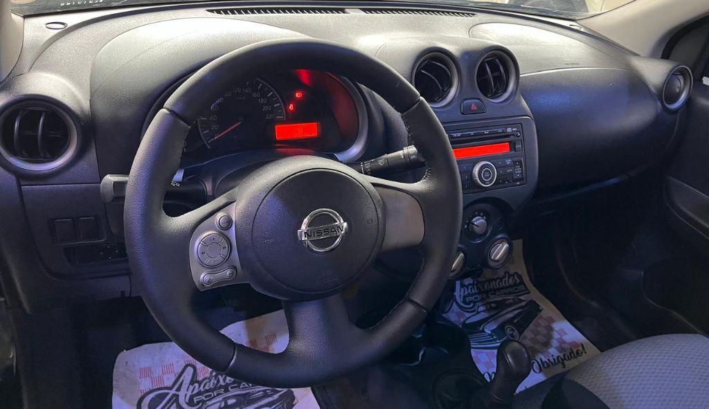NISSAN March - Foto