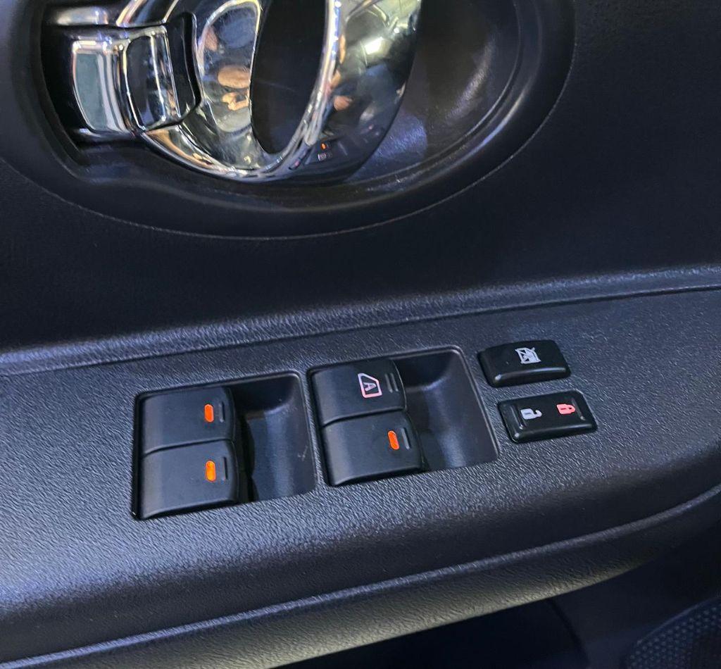 NISSAN March - Foto