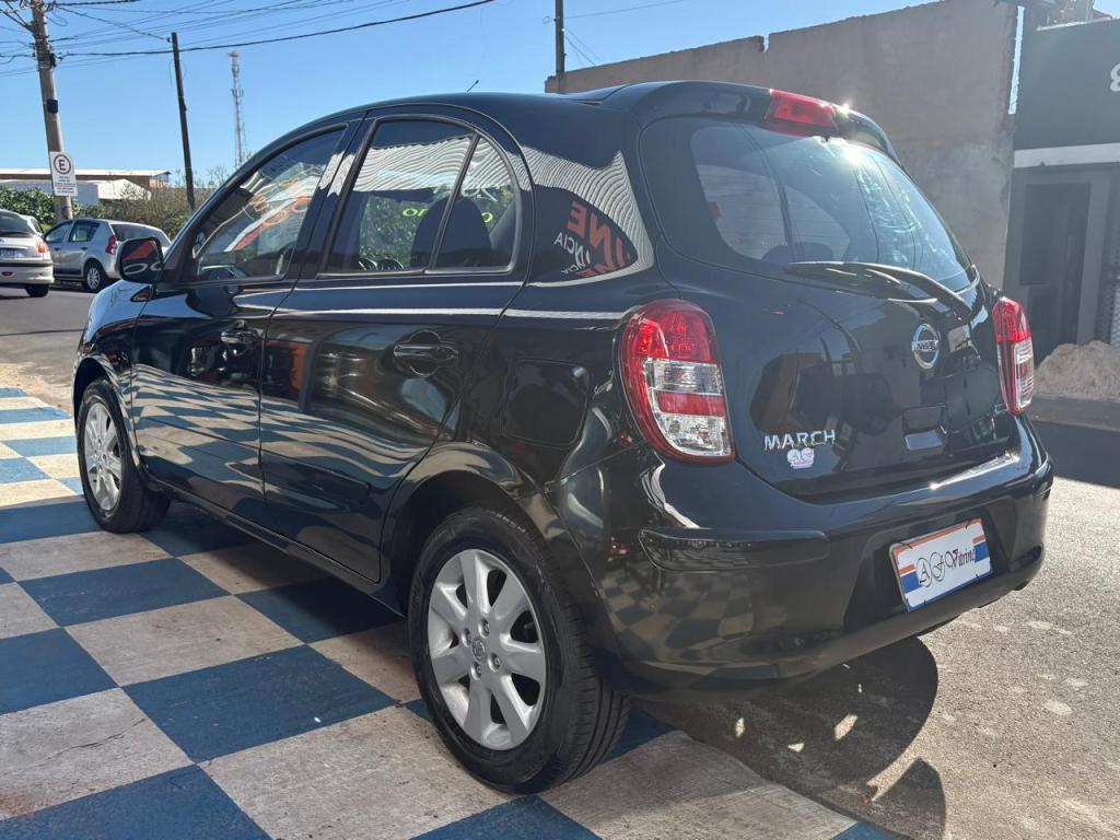 NISSAN March - Foto