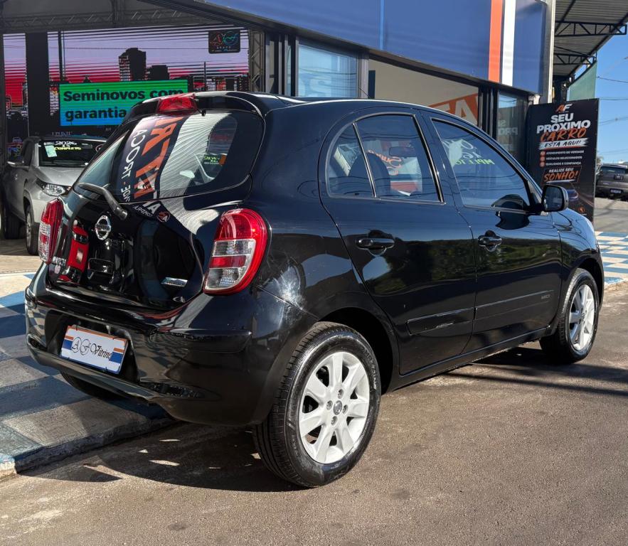 NISSAN March - Foto