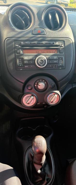 NISSAN March - Foto