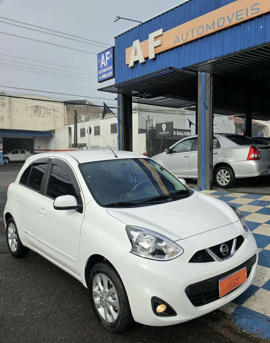 NISSAN March - Foto