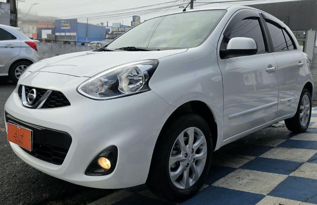 NISSAN March - Foto