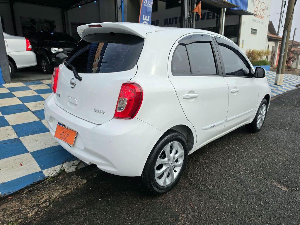 NISSAN March - Foto
