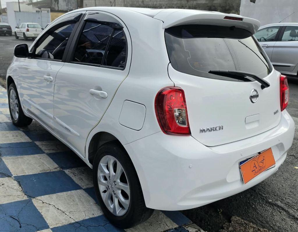 NISSAN March - Foto