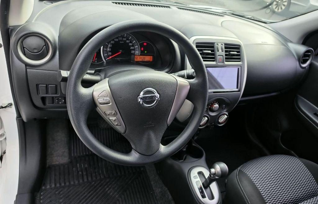 NISSAN March - Foto