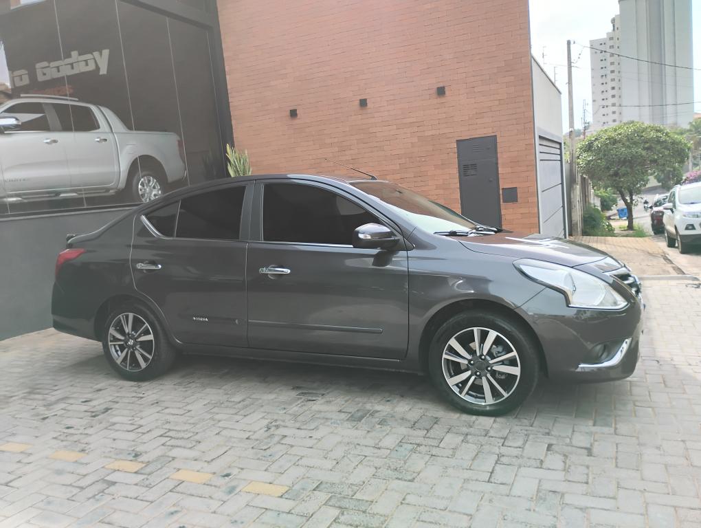 NISSAN Versa Sedan - Foto