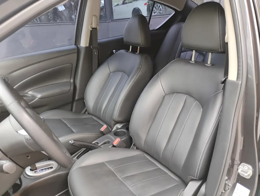 NISSAN Versa Sedan - Foto