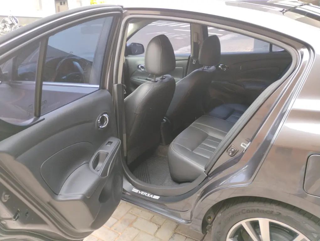 NISSAN Versa Sedan - Foto