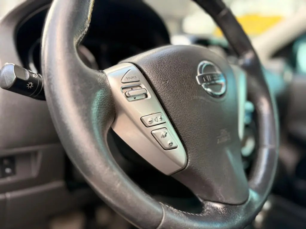 NISSAN Versa Sedan - Foto