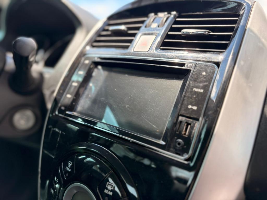 NISSAN Versa Sedan - Foto