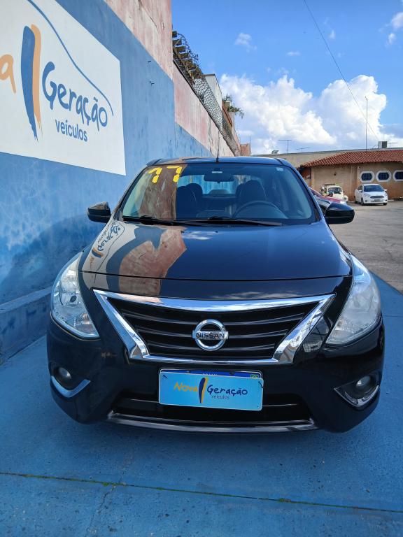 NISSAN Versa Sedan - Foto