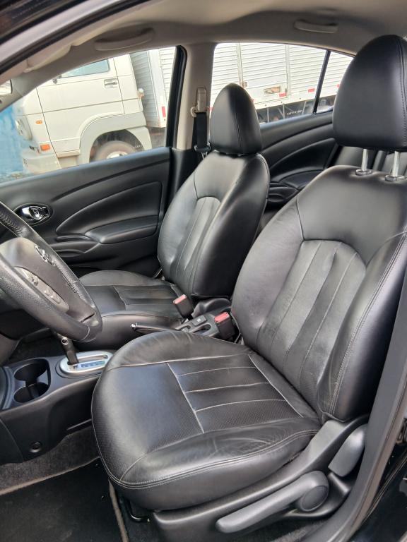 NISSAN Versa Sedan - Foto