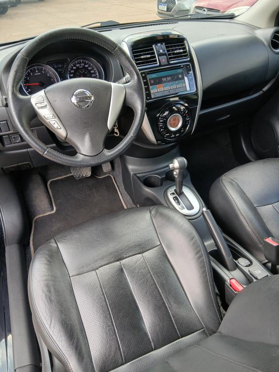 NISSAN Versa Sedan - Foto